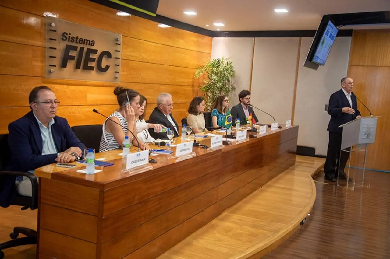 Encontro com empresários e representantes do governo alemão, nessa terça-feira (17), na Federação das Indústrias do Estado (Fiec)