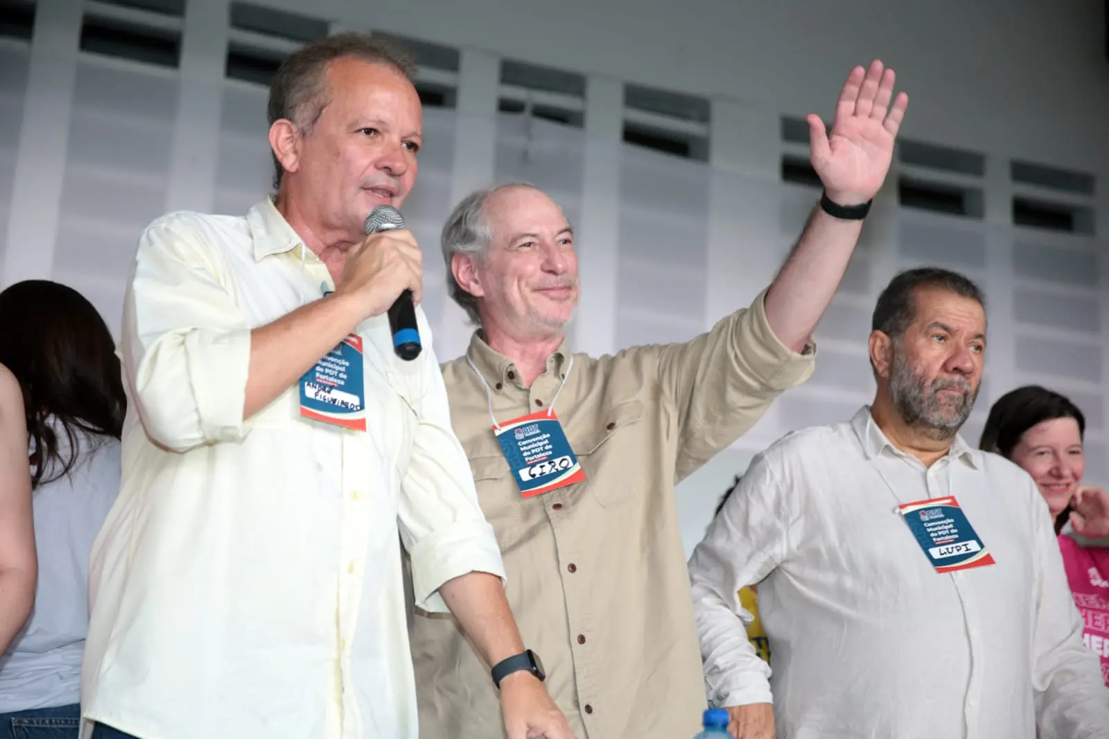Imagem da notícia: André Figueiredo convoca reunião do PDT nacional para discutir impasse do partido no Ceará