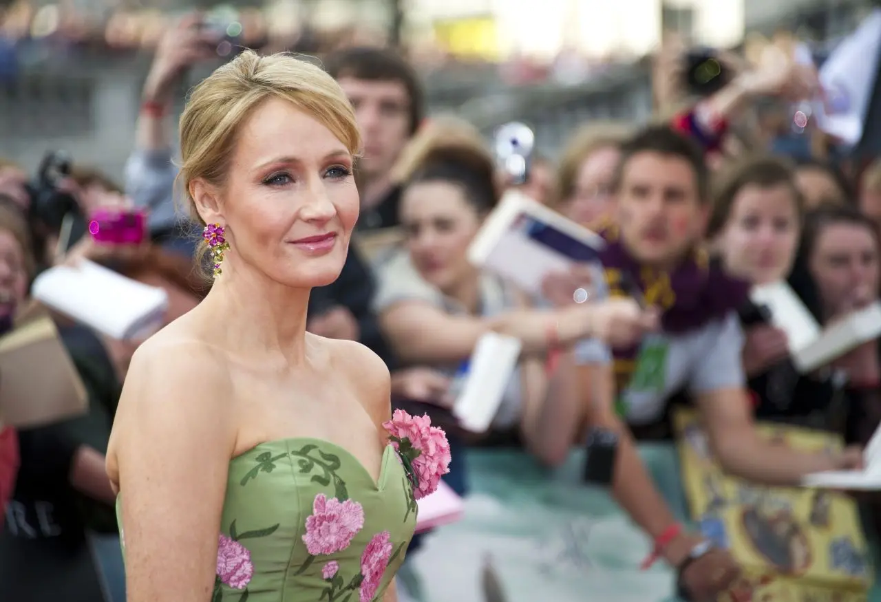 Imagem da notícia: Autora de 'Harry Potter', J.K. Rowling volta a propagar transfobia nas redes sociais