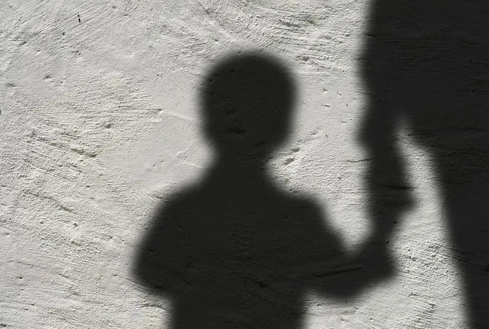 Imagem da notícia: Justiça dá 48 horas para pai acusado de estuprar o filho indicar outra pessoa que fique com a guarda
