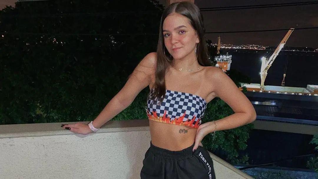Imagem da notícia: Mel Maia desmente affair com cantor Dege após foto na cama: 'não deem palco'