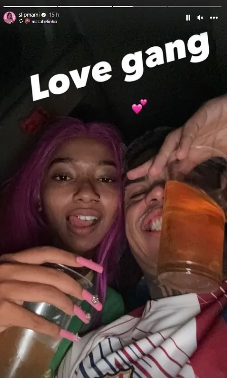 Eles publicaram uma foto juntos nas redes sociais