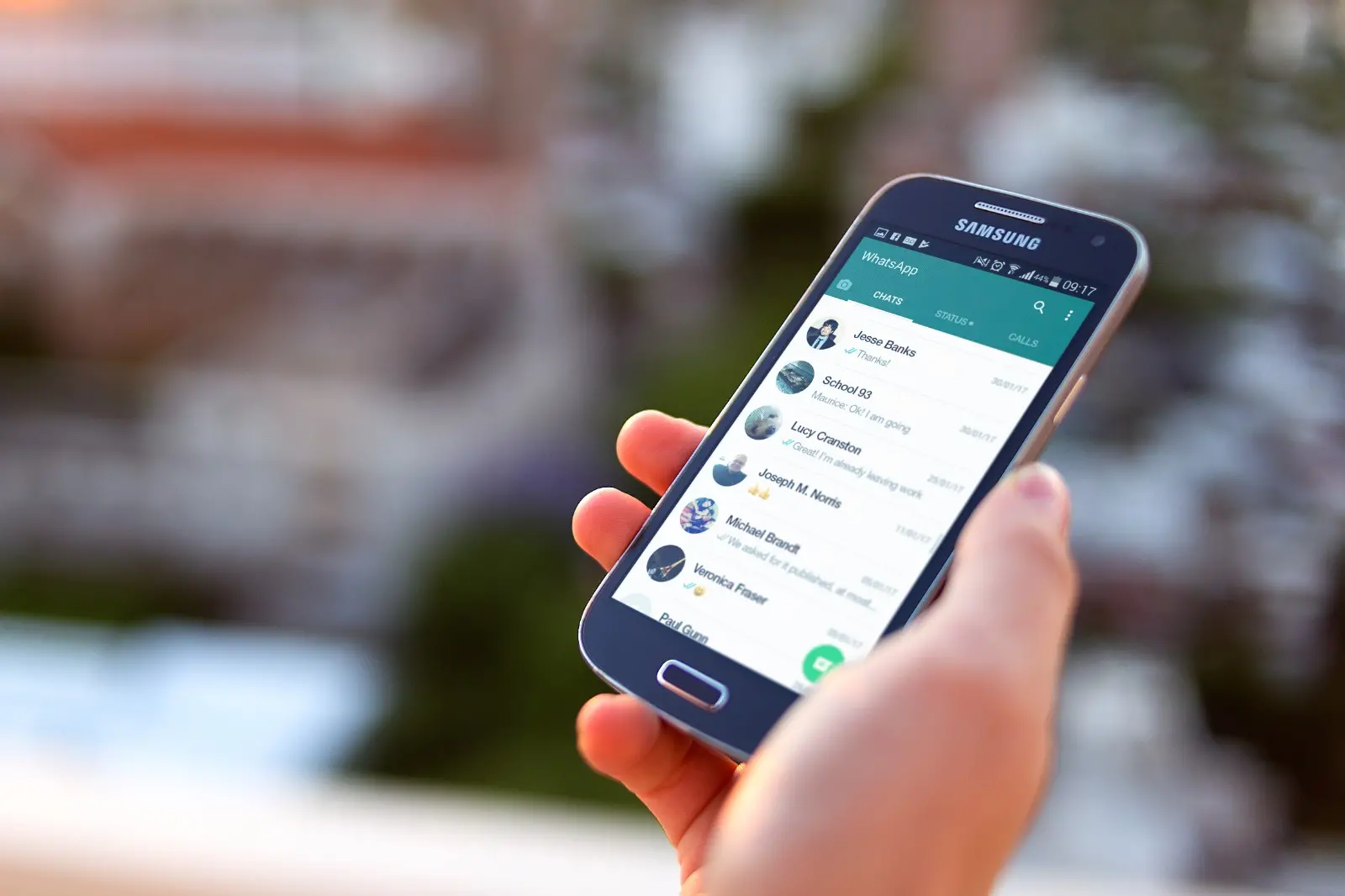 Imagem da notícia: WhatsApp deixa de funcionar hoje (24) em alguns celulares Android; saiba identificar a versão do seu