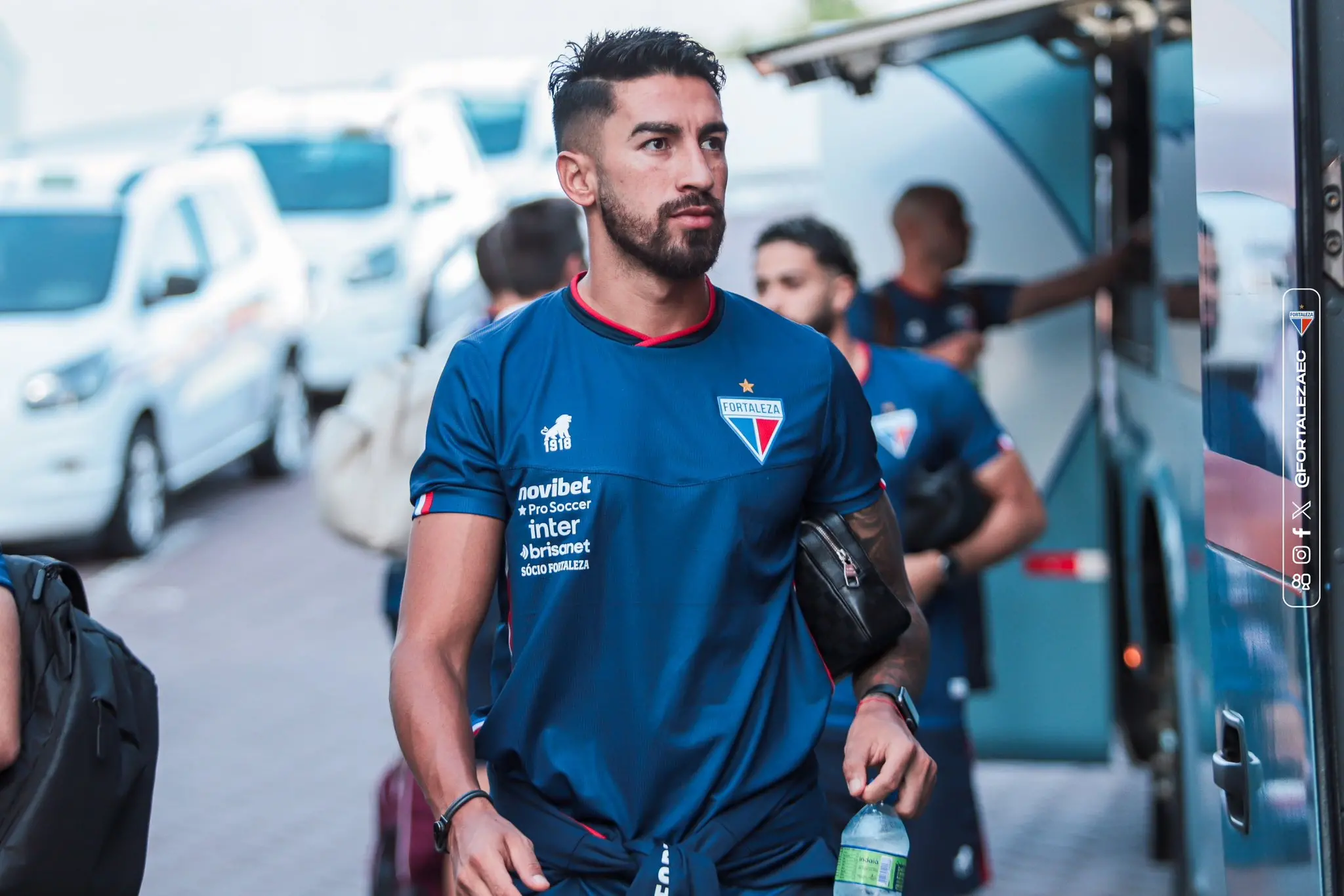 Imagem da notícia: Fortaleza divulga programação para final da Sul-Americana; veja horários do voo e treinos
