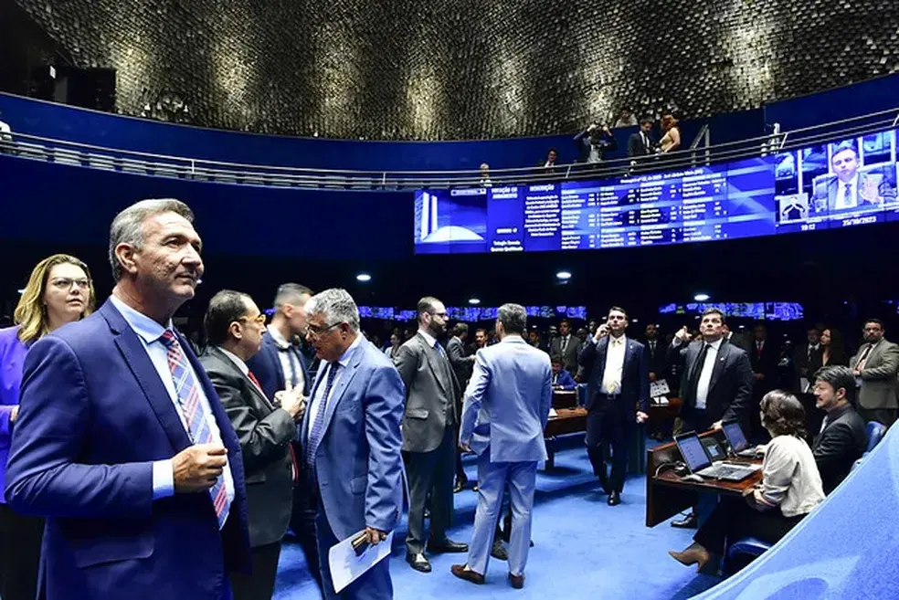 Imagem da notícia: Congresso derruba veto de Lula e prorroga desoneração da folha de pagamento até 2027