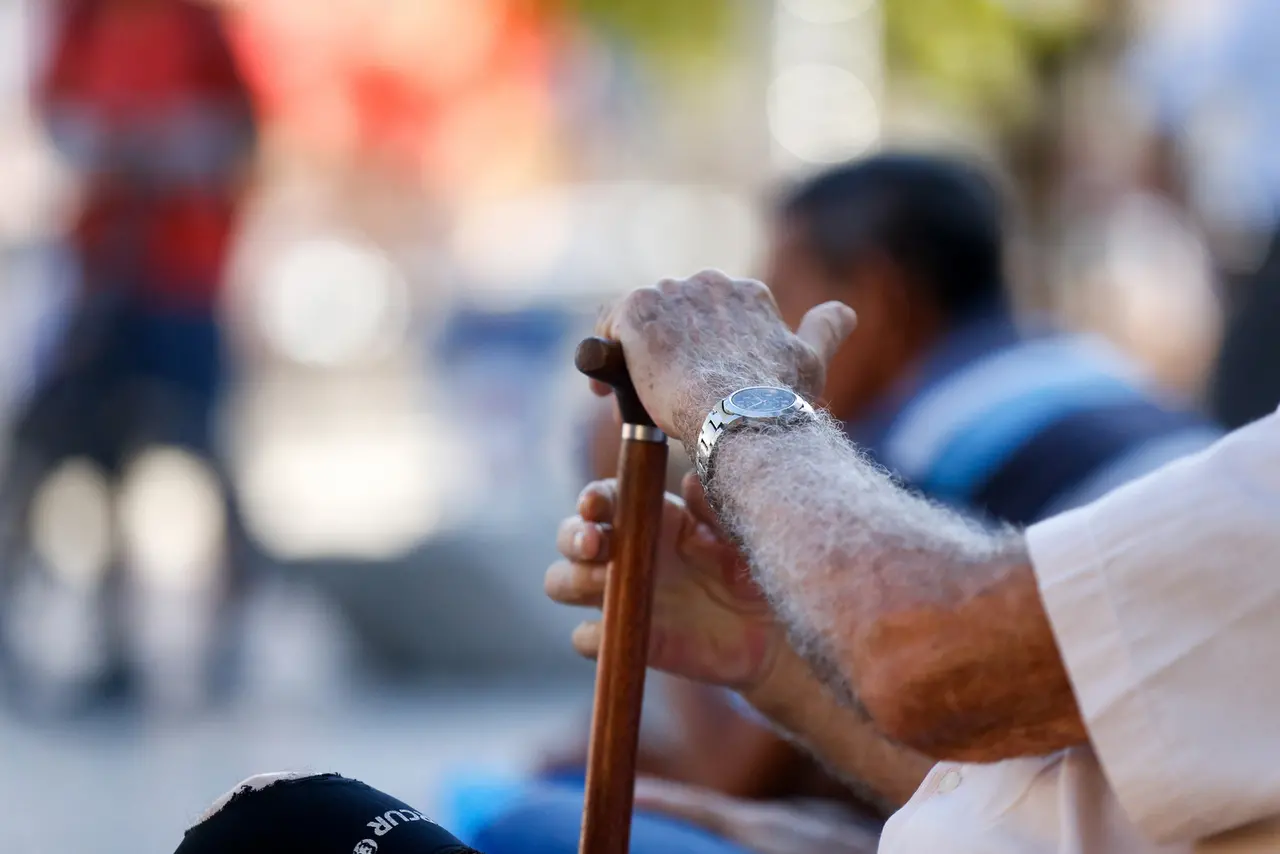 Imagem da notícia: Fortaleza é a 5ª cidade com maior número de pessoas com mais de 100 anos no Brasil, aponta Censo