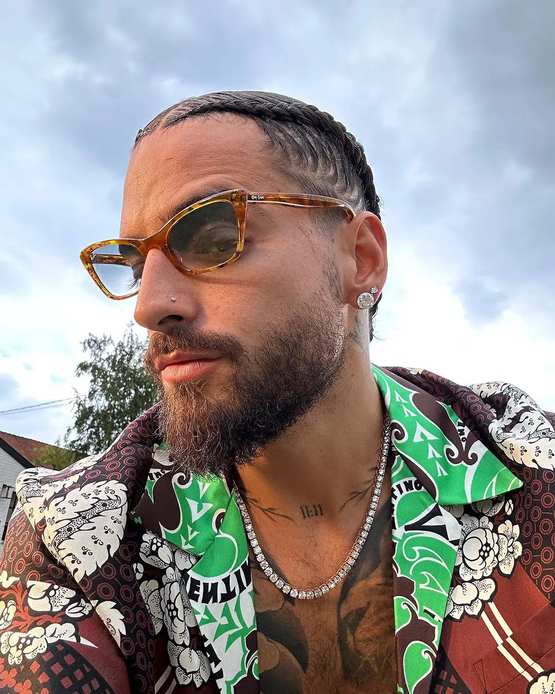 Imagem da notícia: Maluma é criticado após dar tapa com força em fã; vídeo registrou momento