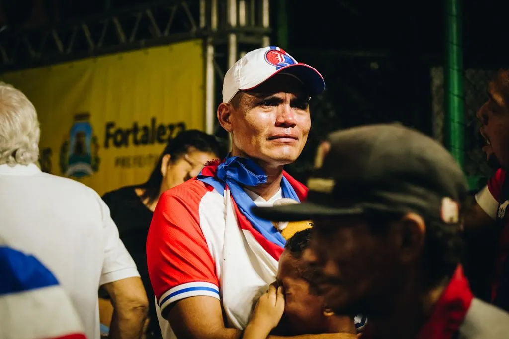 Torcedor leonino após derrota para a LDU.