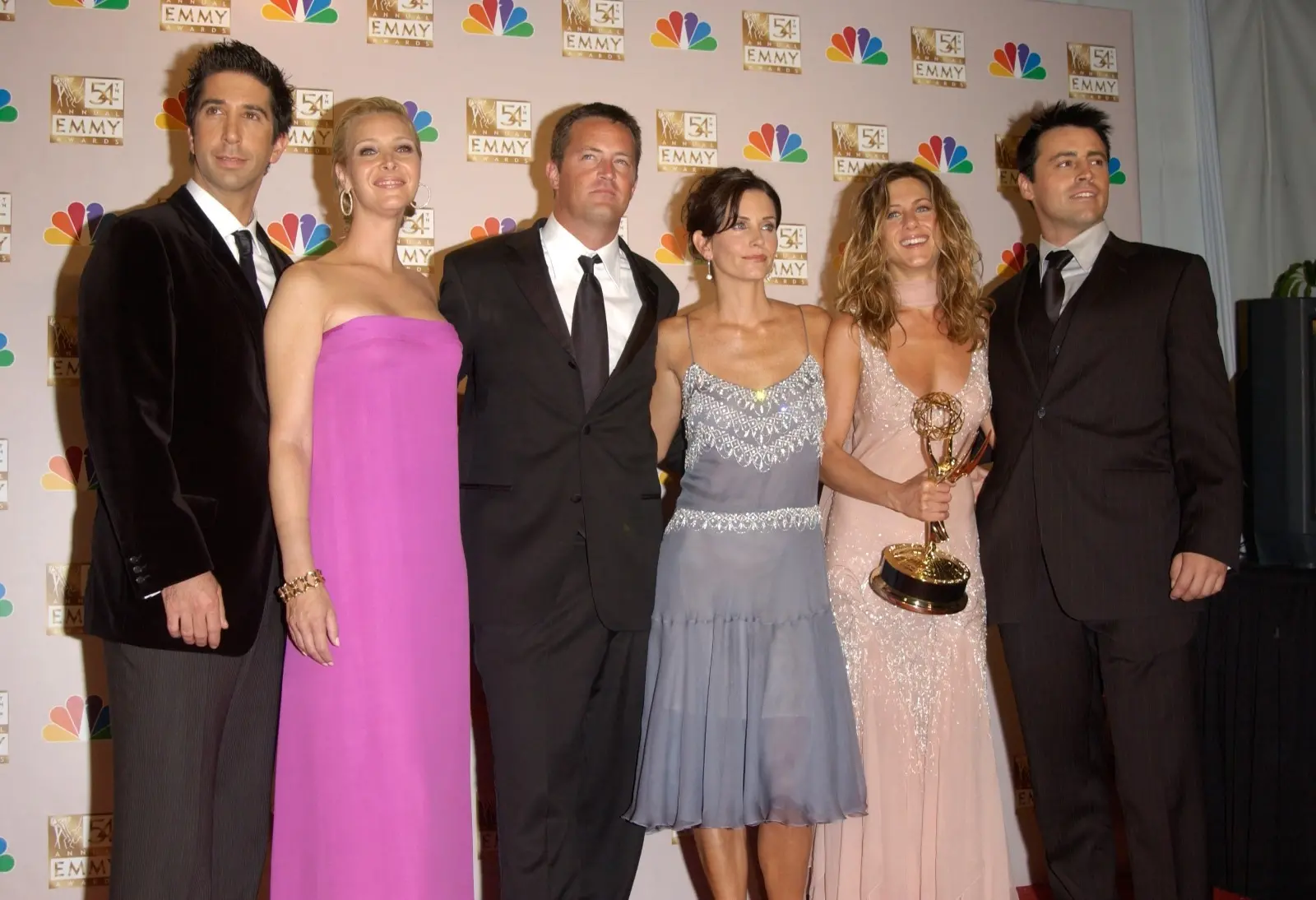 Imagem da notícia: Elenco de Friends presta homenagem a Matthew Perry: 'somos uma família'