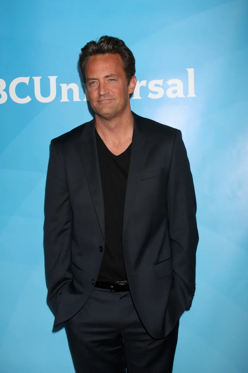Imagem da notícia: Causa da morte de Matthew Perry segue em análise, diz relatório