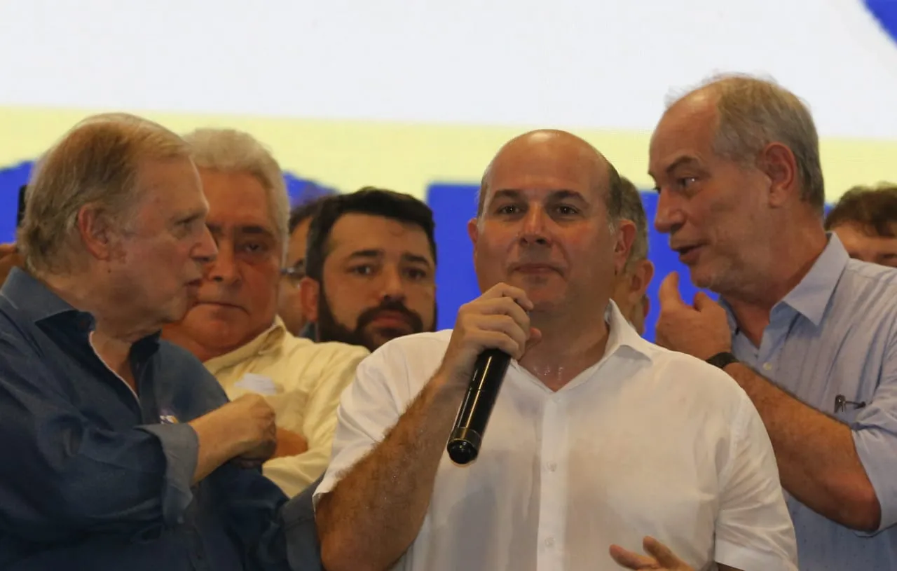 Pedetistas de Fortaleza participaram do evento ao lado do ex-senador Tasso Jereissati