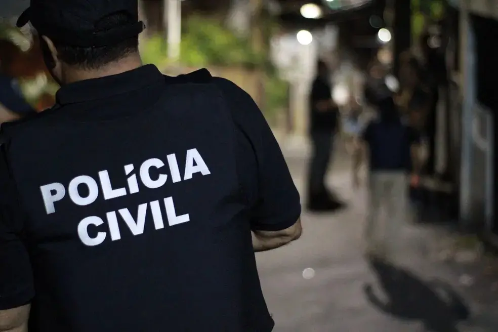Imagem da notícia: Filho interrompe velório de mãe após notar marcas de violência em corpo na Bahia