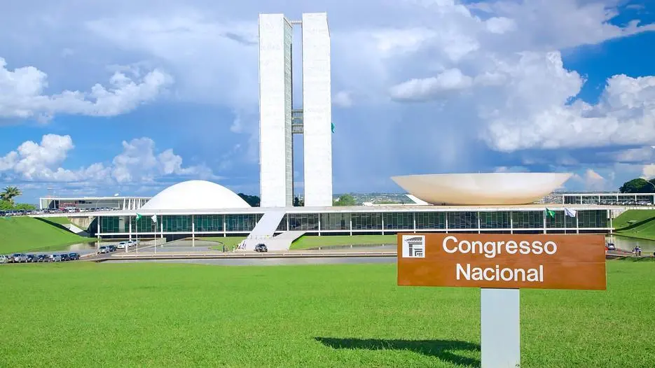 Imagem da notícia: Se optar pelo populismo, Brasil pode virar Argentina