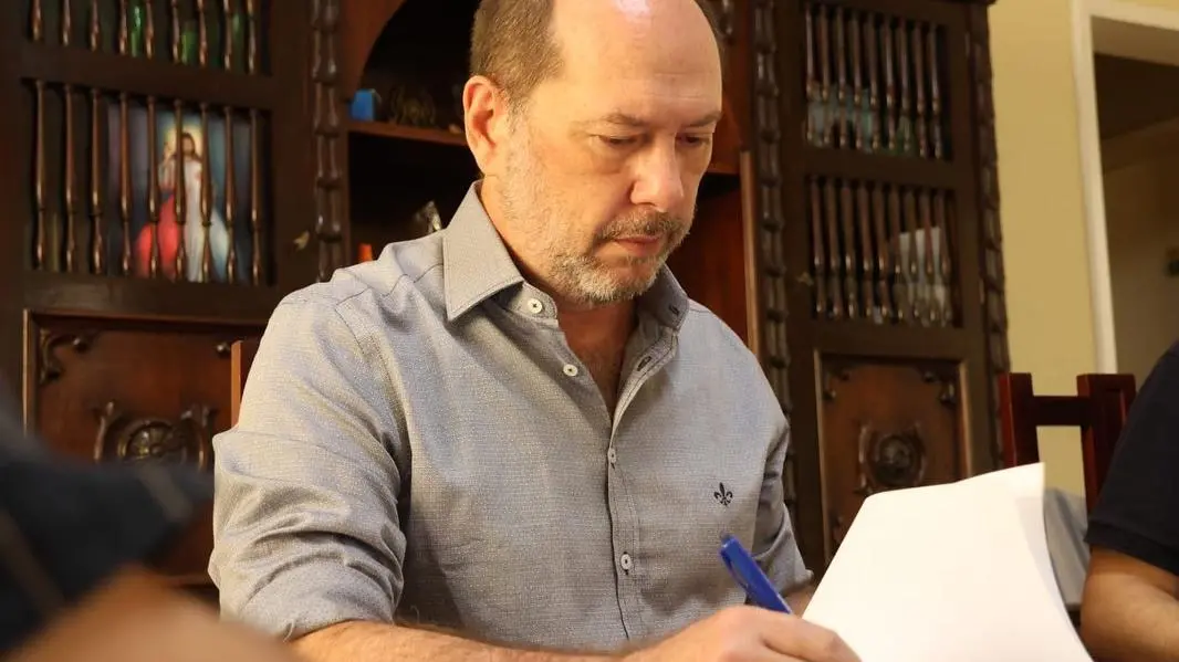 Imagem da notícia: Sobral começará a cobrar taxa de lixo da população, anuncia prefeito Ivo Gomes
