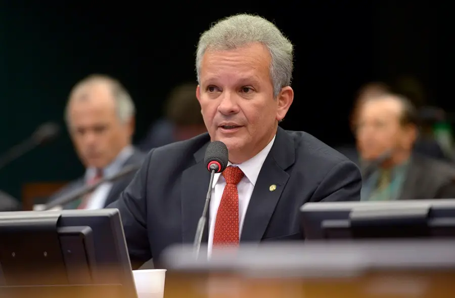 Imagem da notícia: André Figueiredo diz que convocação do diretório por Cid é 