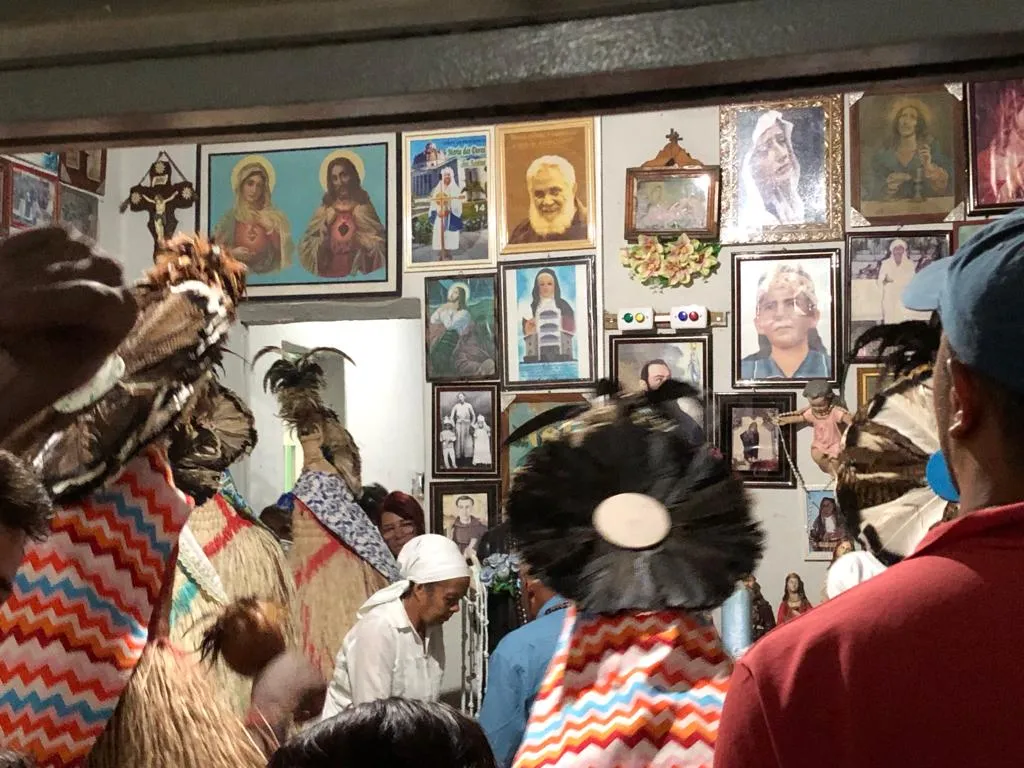 A reza é procurada por pessoas de todas as idades e gêneros, seja para pedir proteção, livrar do que chamam de mau olhado, curar enfermidade ou mesmo por curiosidade e misticismo.