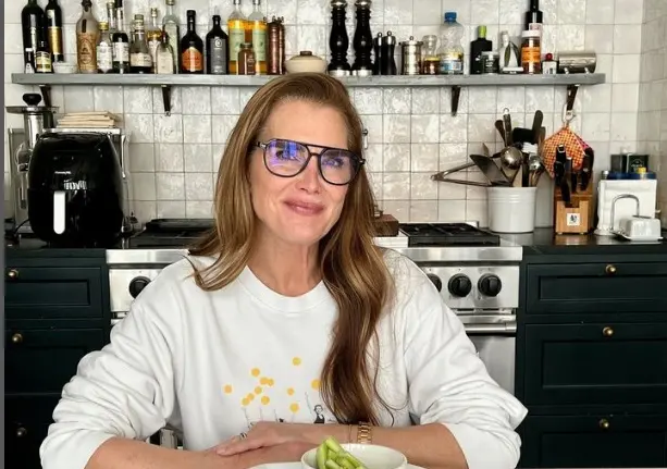 Imagem da notícia: Brooke Shields, atriz de 'A Lagoa Azul', fala de convulsão e internação em UTI