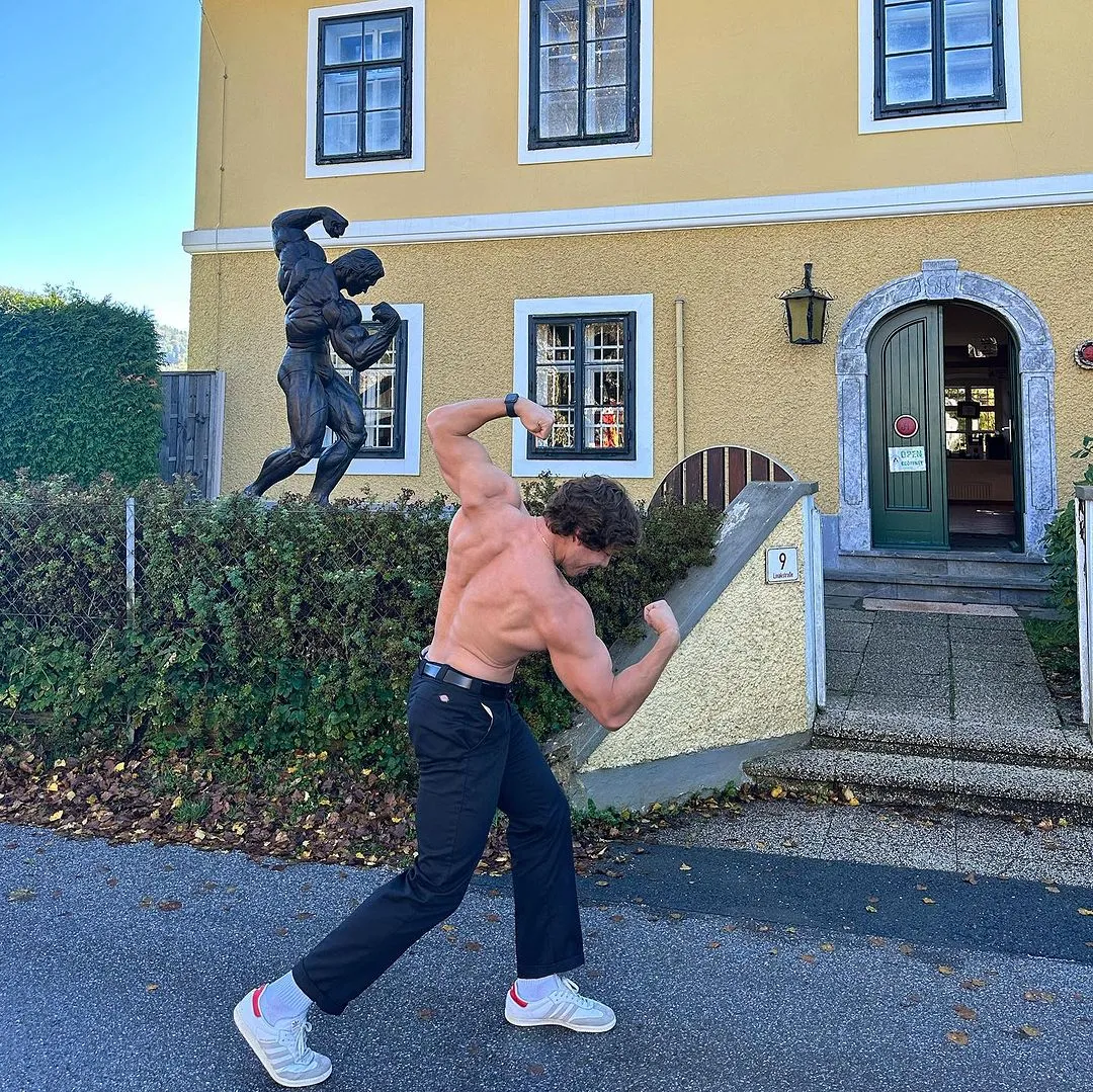 Joseph é filho do artista com Mildred Baena, ex-governanta da família de Schwarzenegger