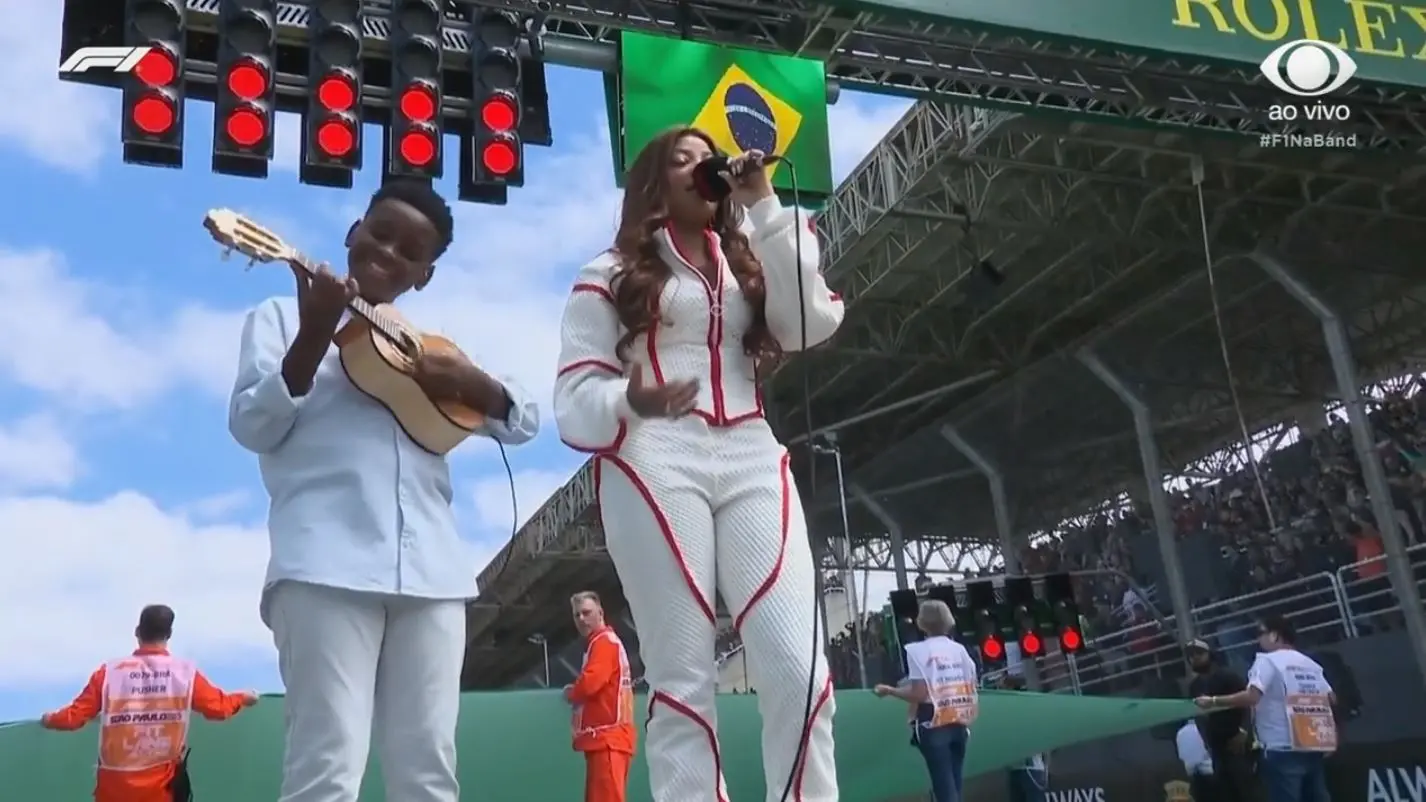 Imagem da notícia: Ludmilla comenta erros durante hino nacional na Fórmula 1: 'falha técnica'
