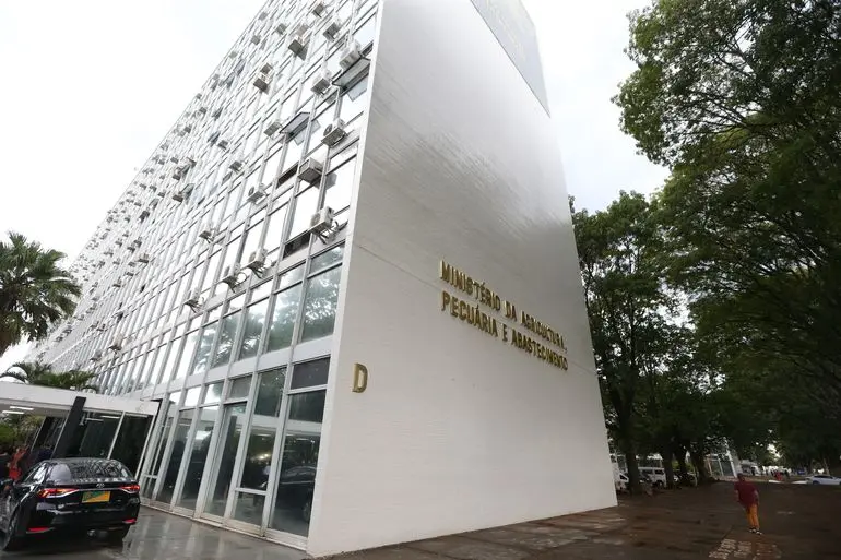 Imagem da notícia: Ministério da Agricultura abre seleção para vagas temporárias com salários de até R$ 6 mil