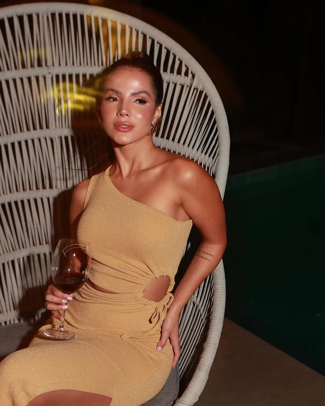 Imagem da notícia: Relembre carreira de Luana Andrade, ex-assistente de palco do Domingo Legal morta após lipoaspiração