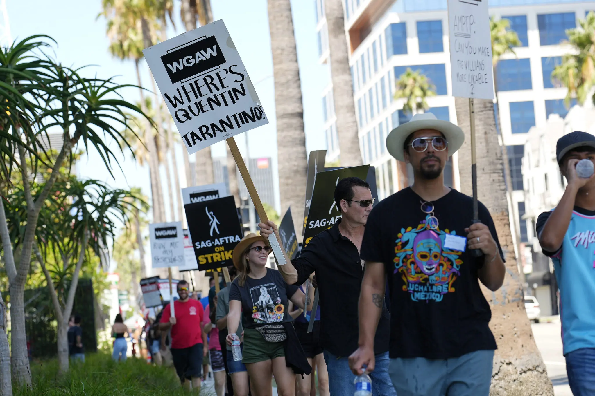 Imagem da notícia: Greve de atores em Hollywood chega ao fim após quase quatro meses, diz sindicato 