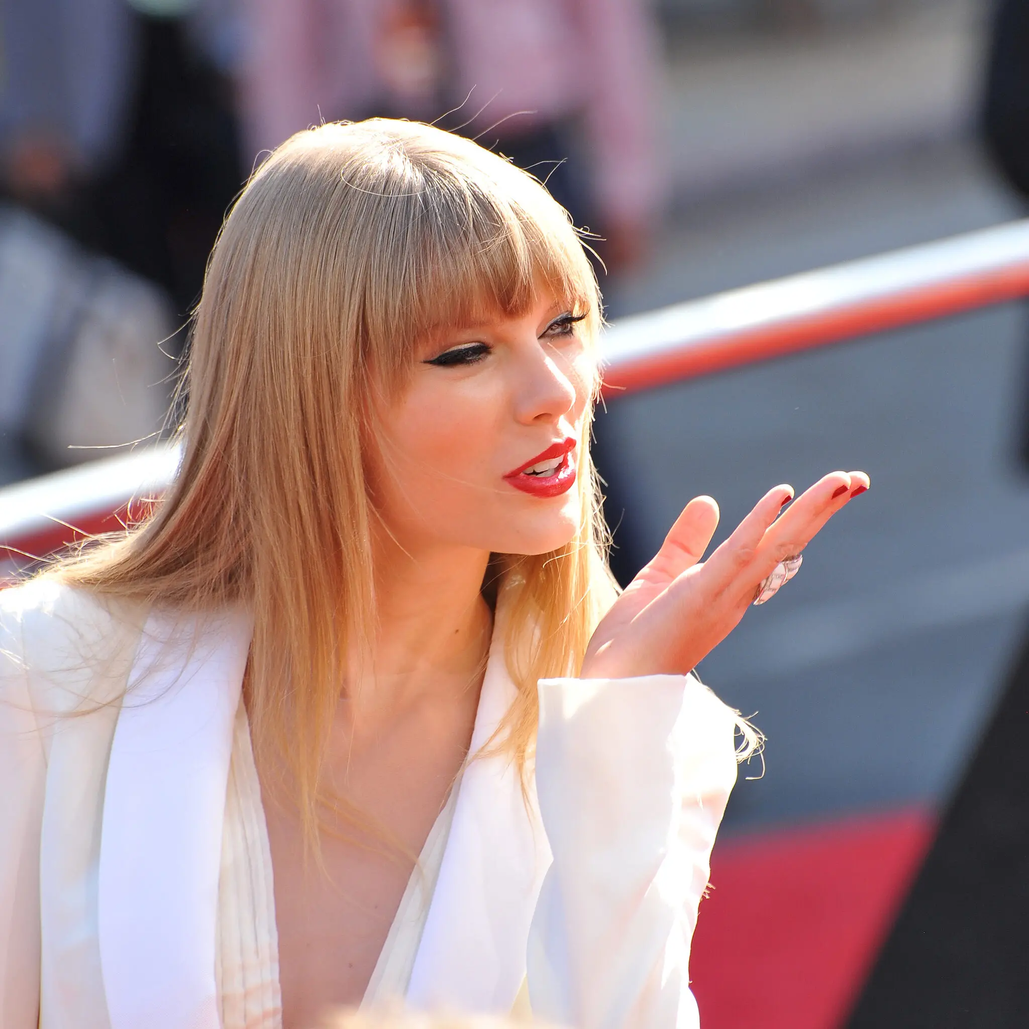 Imagem da notícia: Exigências de Taylor Swift no camarim incluem sorvete, champanhe e vegetais cozidos; veja lista