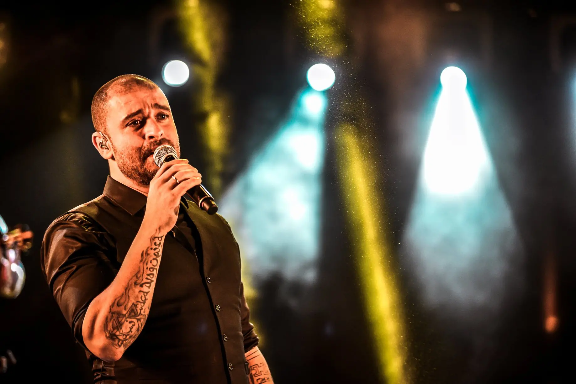 Diogo Nogueira celebra os sucessos dos 15 anos de carreira no repertório do show em Aracati