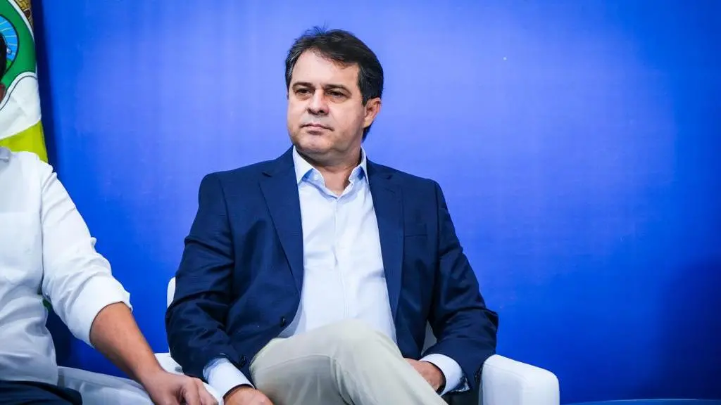 Imagem da notícia: Após vitória na Justiça, Evandro Leitão se desfilia oficialmente do PDT