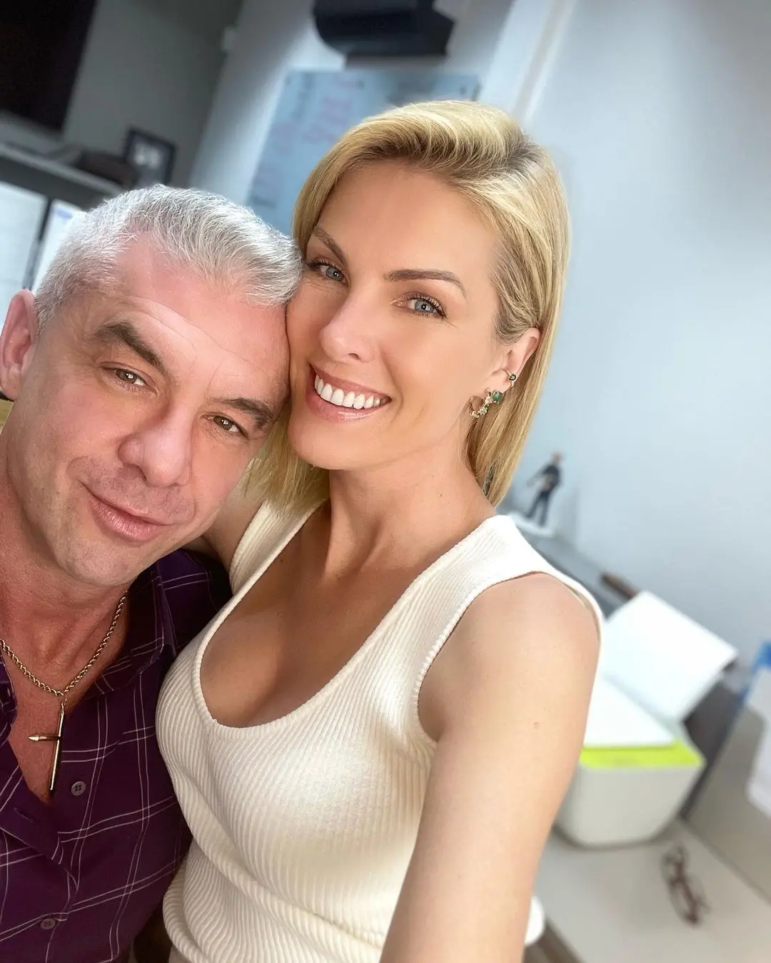 Imagem da notícia: Marido de Ana Hickmann confirma 'desentendimento', mas nega ter dado cabeçada na apresentadora