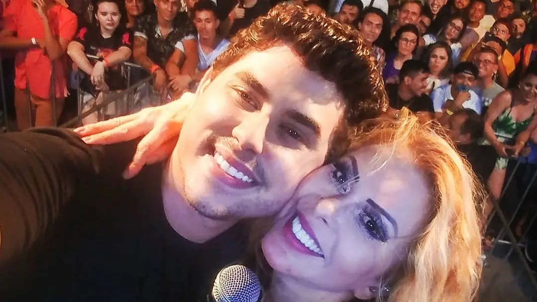 Imagem da notícia: Cearense que faz cover de Joelma viraliza vídeo ao som de 'Eu vou tomar um tacacá’; assista