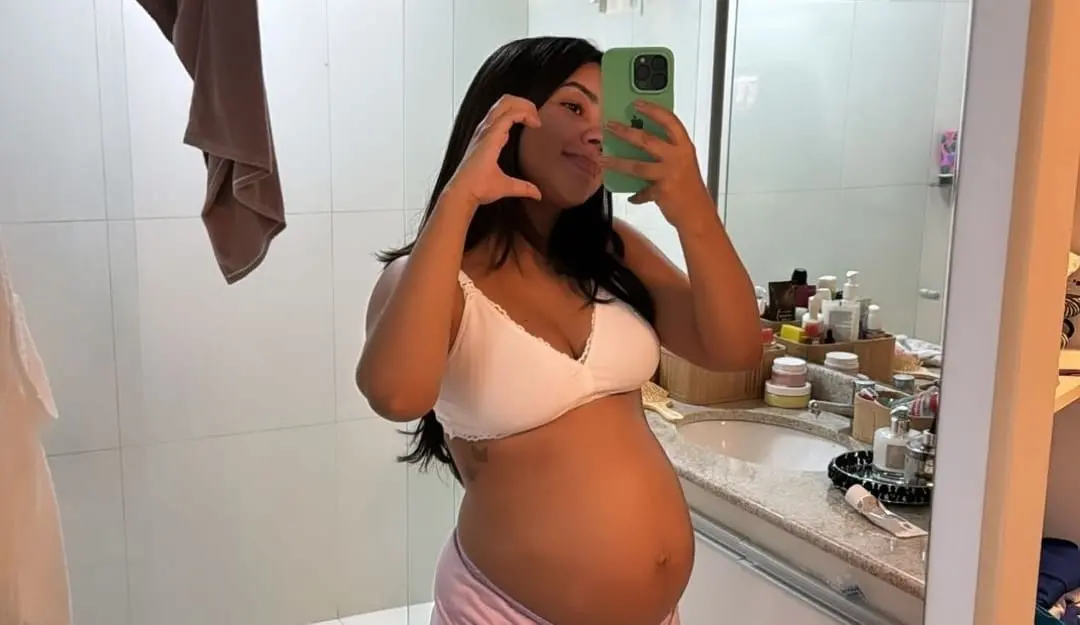 Imagem da notícia: Grávida de João Gomes, Ary Mirelle diz que bebê chuta mais após cirurgia