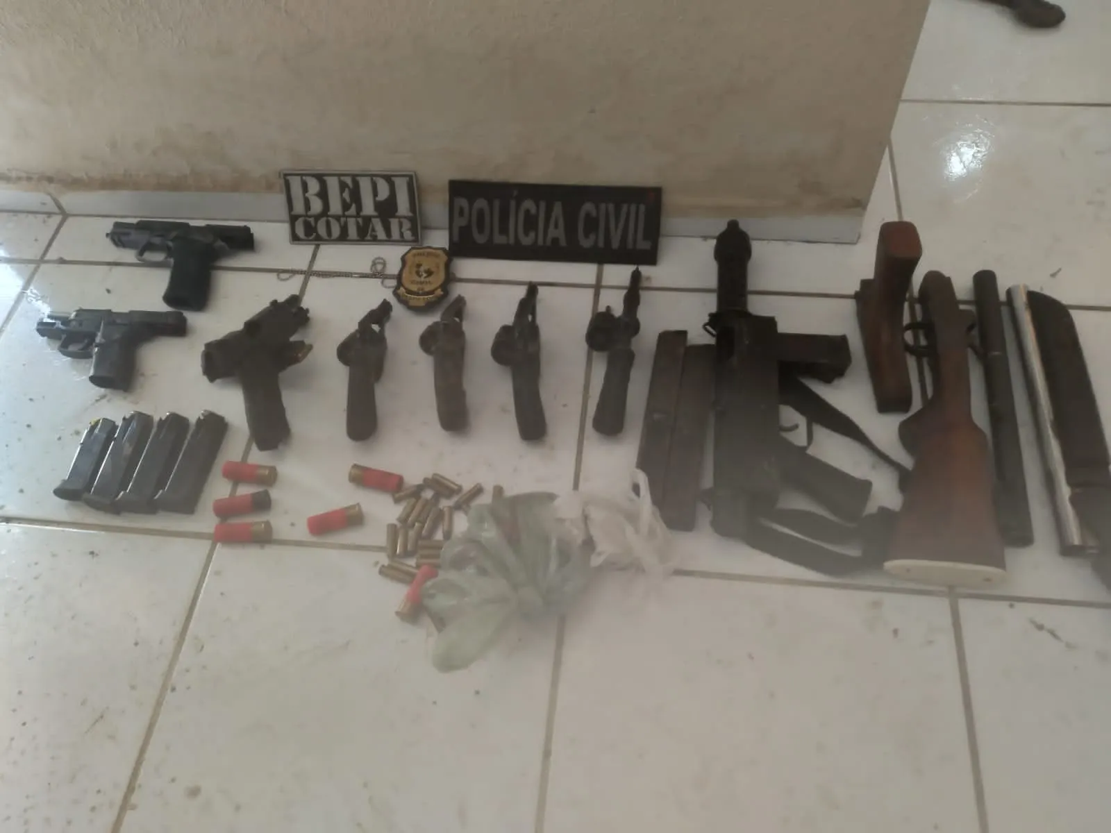 Objetos apreendidos após a chacina