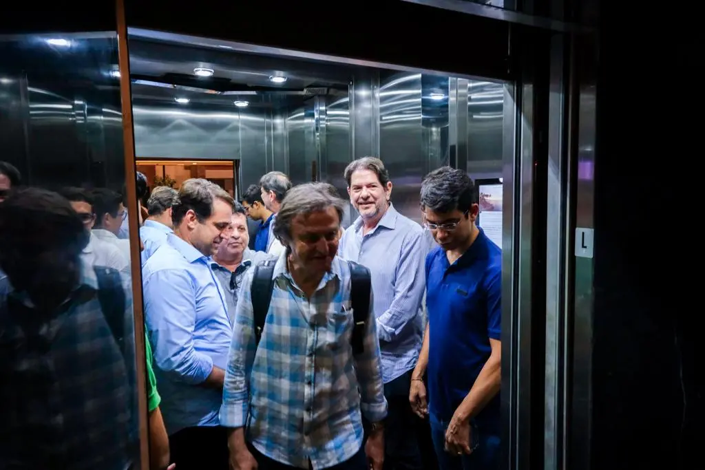 Imagem da notícia: Cinco pontos para entender o desembarque em massa de prefeitos do PDT no Ceará 