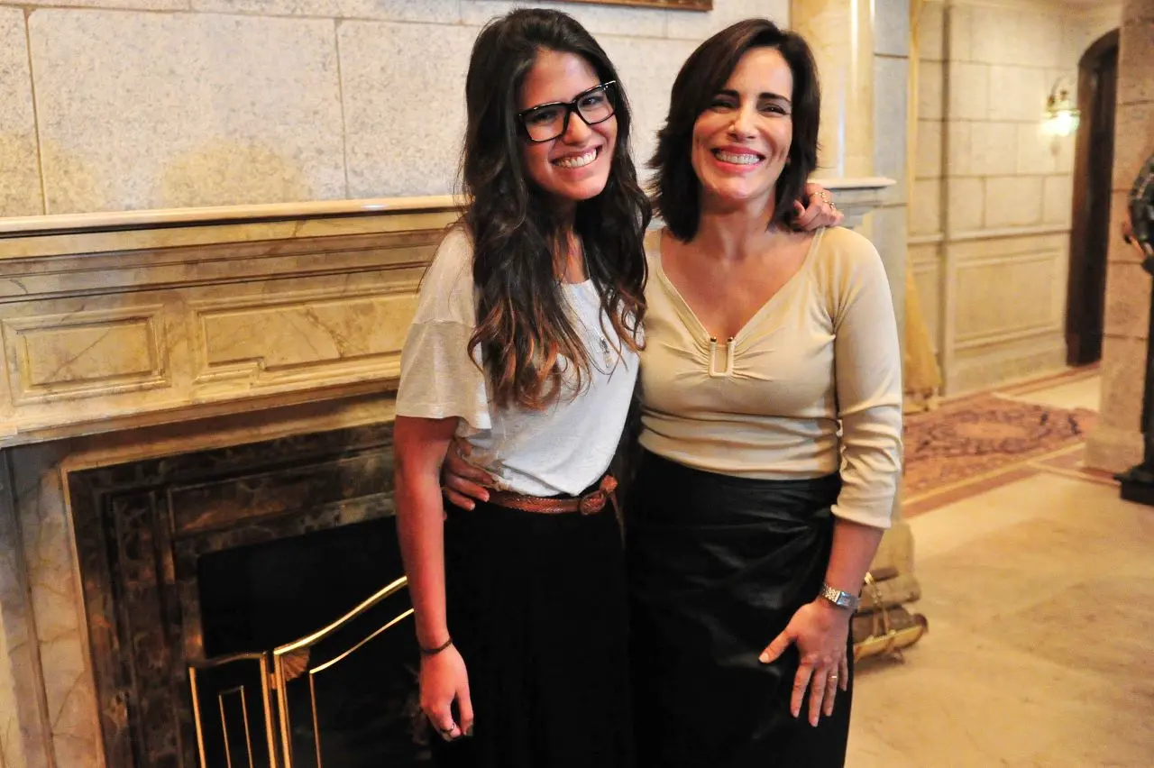 Imagem da notícia: Filha de Gloria Pires rebate críticas após expor mansões dos pais: ‘somos ricos’
