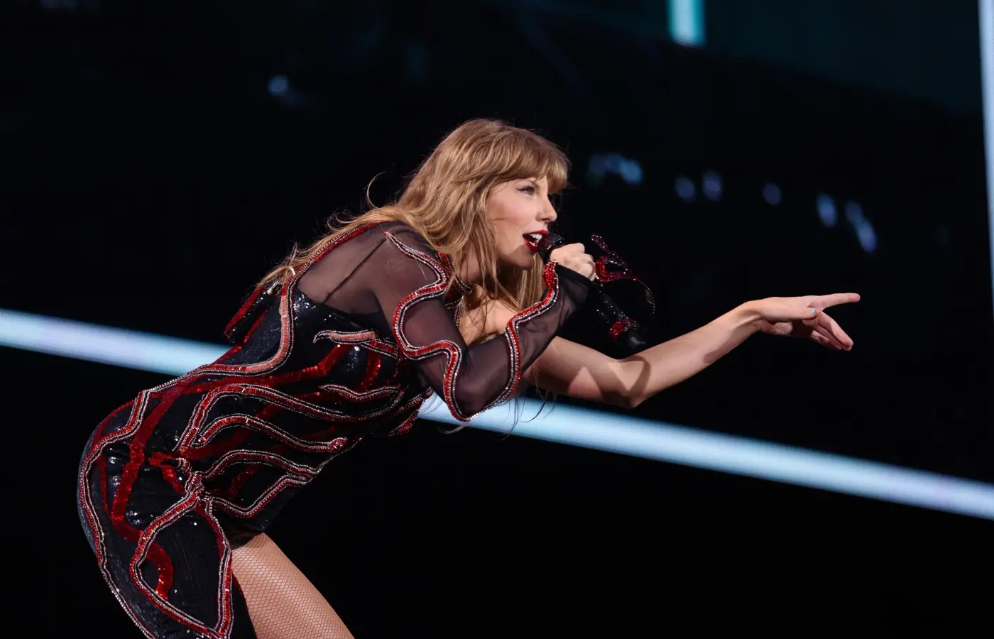 Imagem da notícia: Show de Taylor Swift é adiado após morte de fã e temperatura extrema no RJ; veja comunicado