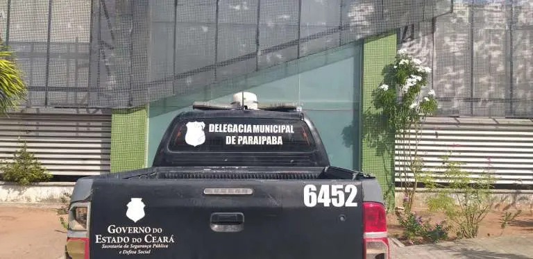 Imagem da notícia: Delegado de Paraipaba é preso suspeito de violência doméstica contra esposa e filha