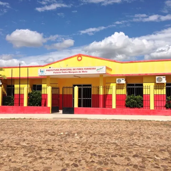 Imagem da notícia: Prefeitura de Pires Ferreira abre concursos com 104 vagas; salários chegam a R$ 9 mil