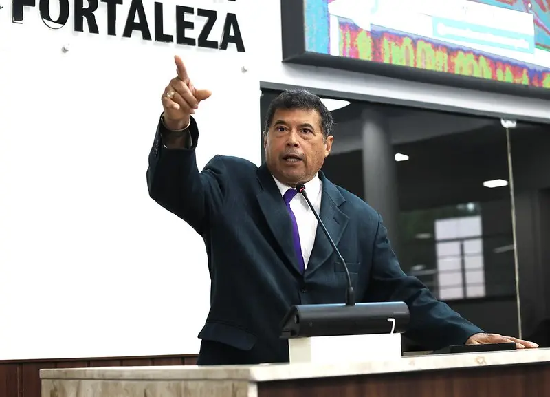 Imagem da notícia: Líder do Governo Sarto é alvo de nota de repúdio do PT após chamar bancada na Alece de 'babacas'