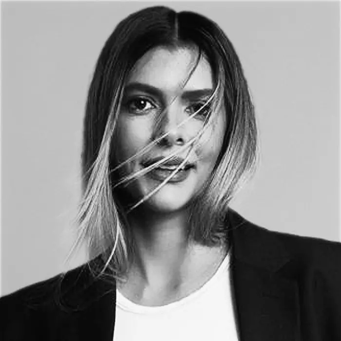 Retrato frontal Mila Costa