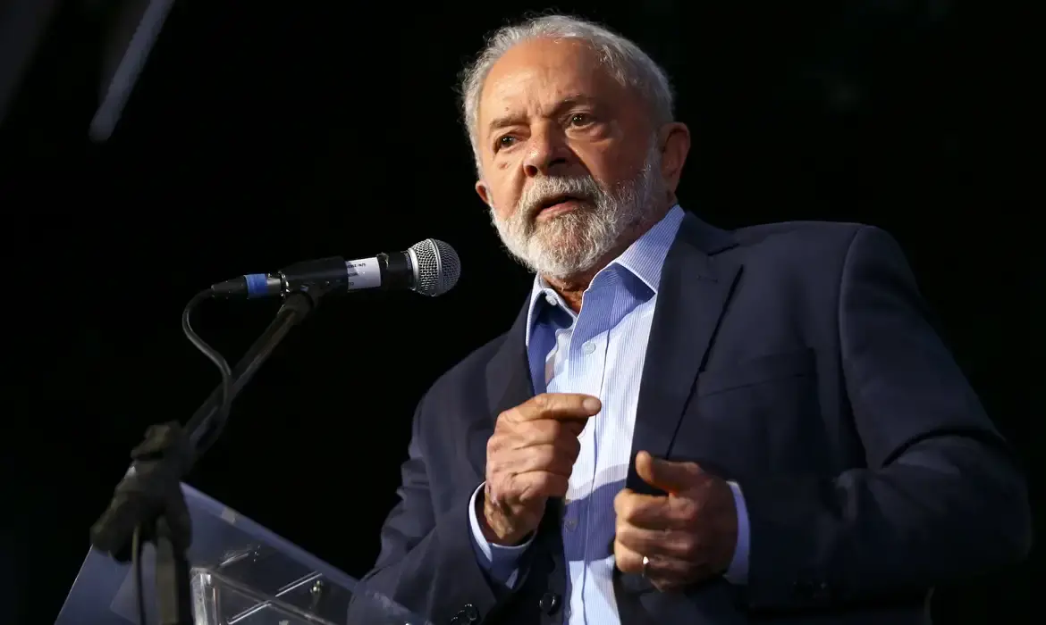 Imagem da notícia: Lula veta prorrogação da desoneração da folha de pagamento de setores que mais empregam; entenda