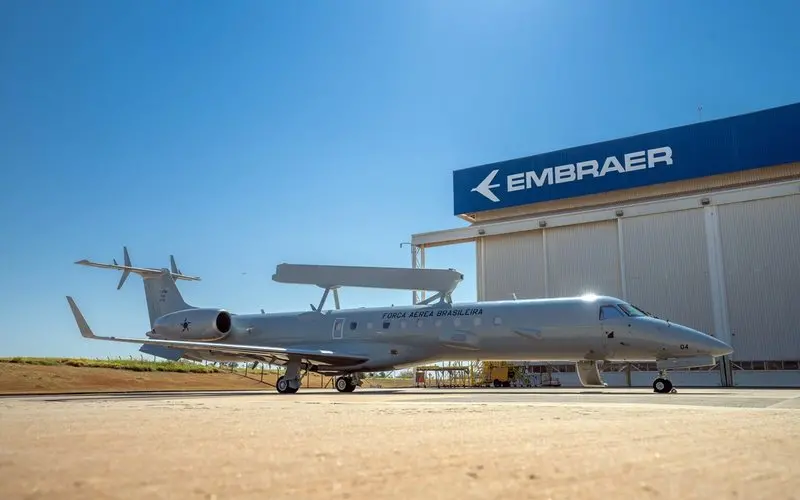 Imagem da notícia: Embraer moderniza frota de jatos da FAB