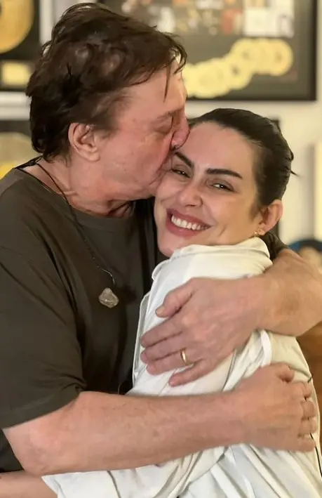 Imagem da notícia: Cleo Pires canta ‘Pai’ em homenagem aos 70 anos de Fábio Jr.; veja vídeo