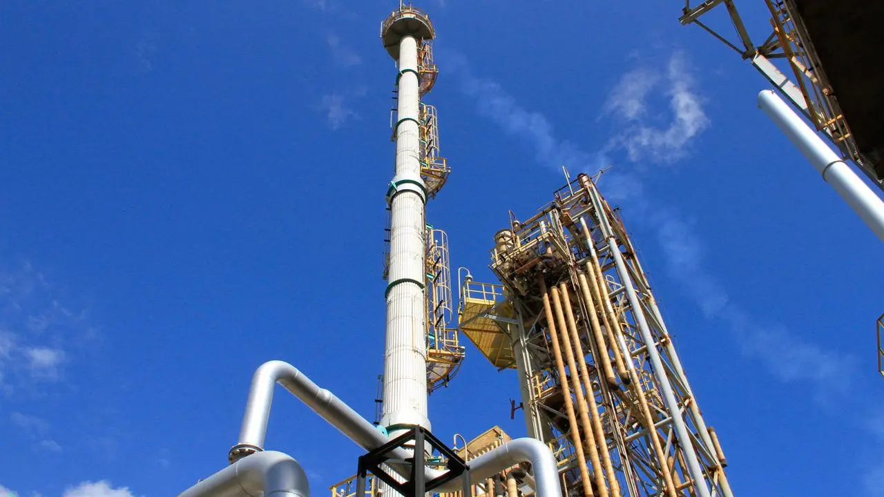 Imagem da notícia: Petrobras rescinde contrato para venda da refinaria Lubnor