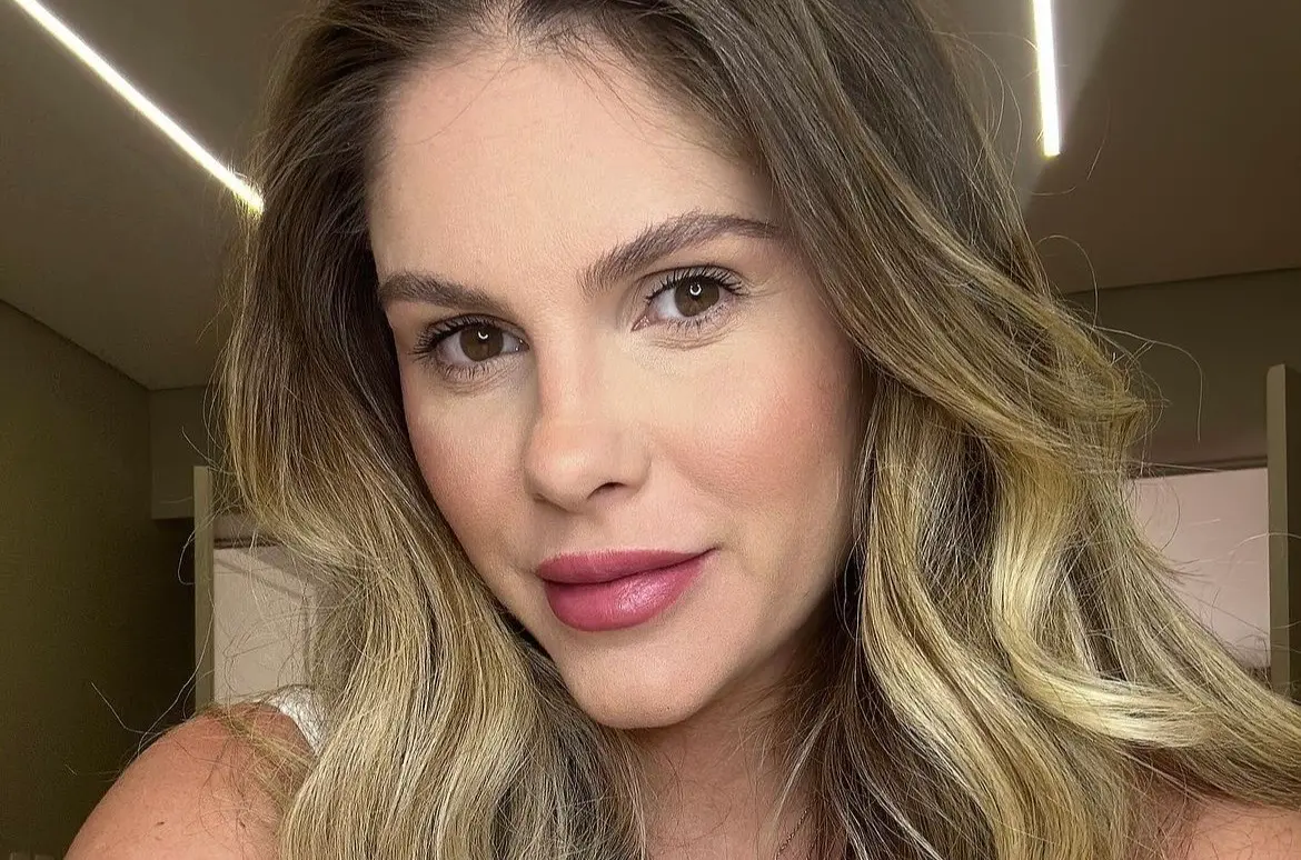 Imagem da notícia: Um dos gêmeos de Bárbara Evans fica na UTI após nascimento: 'está em observação'