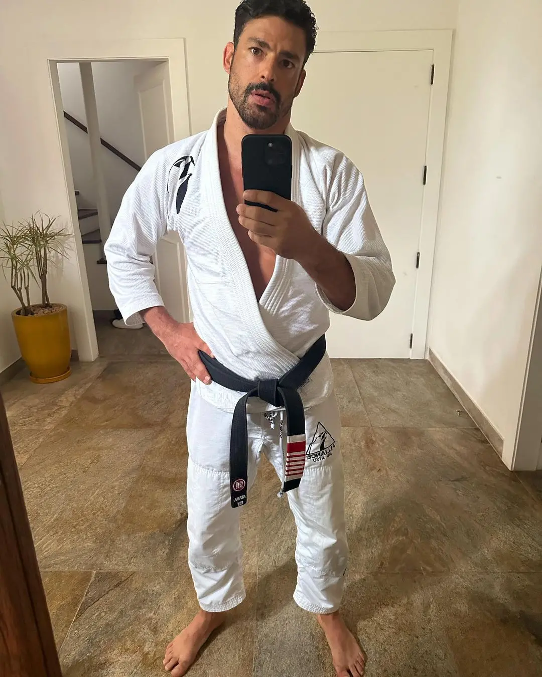 Imagem da notícia: Cauã Reymond vive romance com dentista mineira, diz jornalista