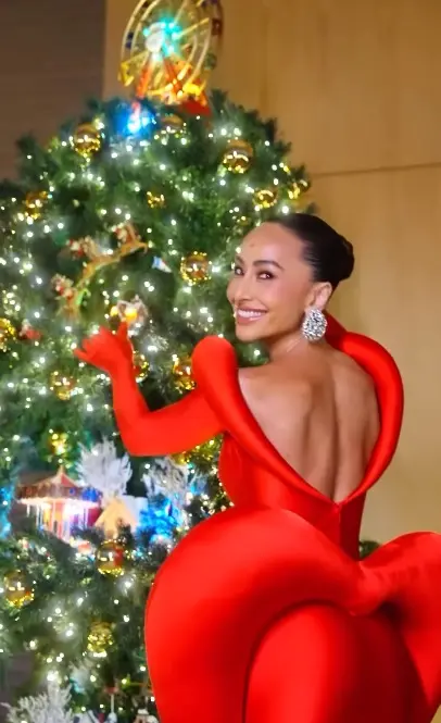 Imagem da notícia: Árvore de Natal alugada por Sabrina Sato tem mais de três metros de altura e é avaliada em R$ 29 mil