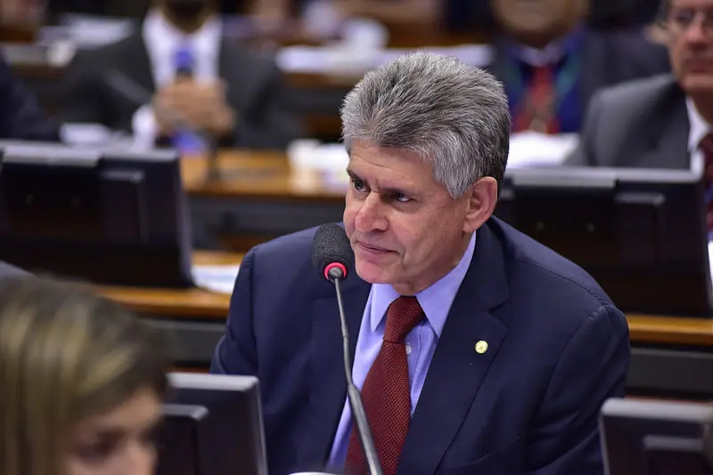 Imagem da notícia: Sai André Figueiredo, entra Afonso Motta: PDT elege novo líder na Câmara para 2024