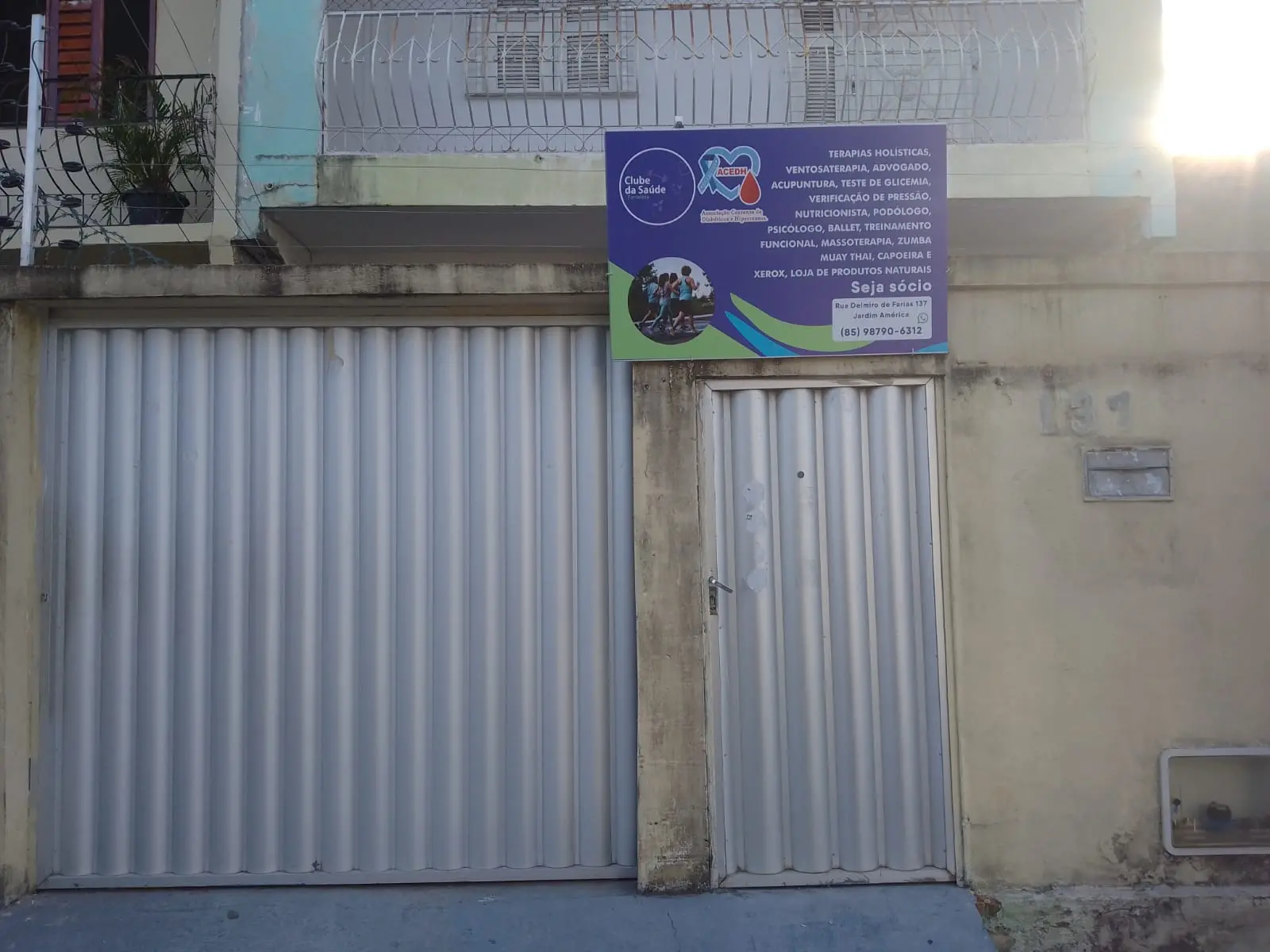 Imagem da notícia: Suspeitos invadem associação em Fortaleza, roubam celulares e espancam advogada do local