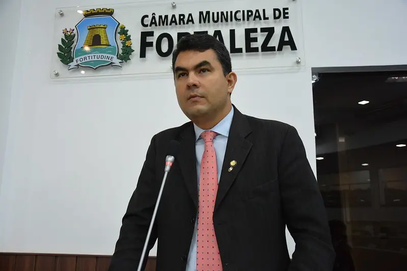 Imagem da notícia: Sarto anuncia Iraguassú Filho como seu novo líder na Câmara Municipal